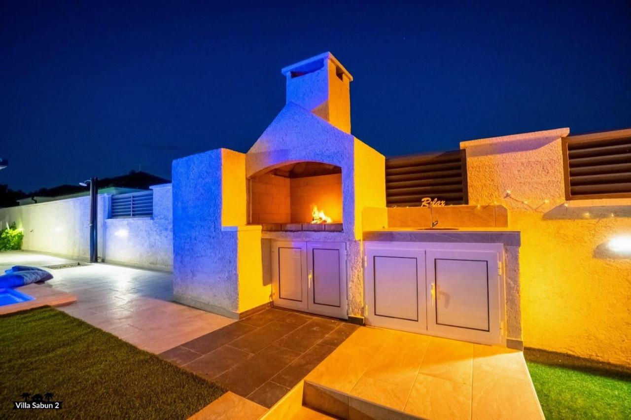 Villas Sabun - Modern House With Heated Pool Privlaka  Esterno foto