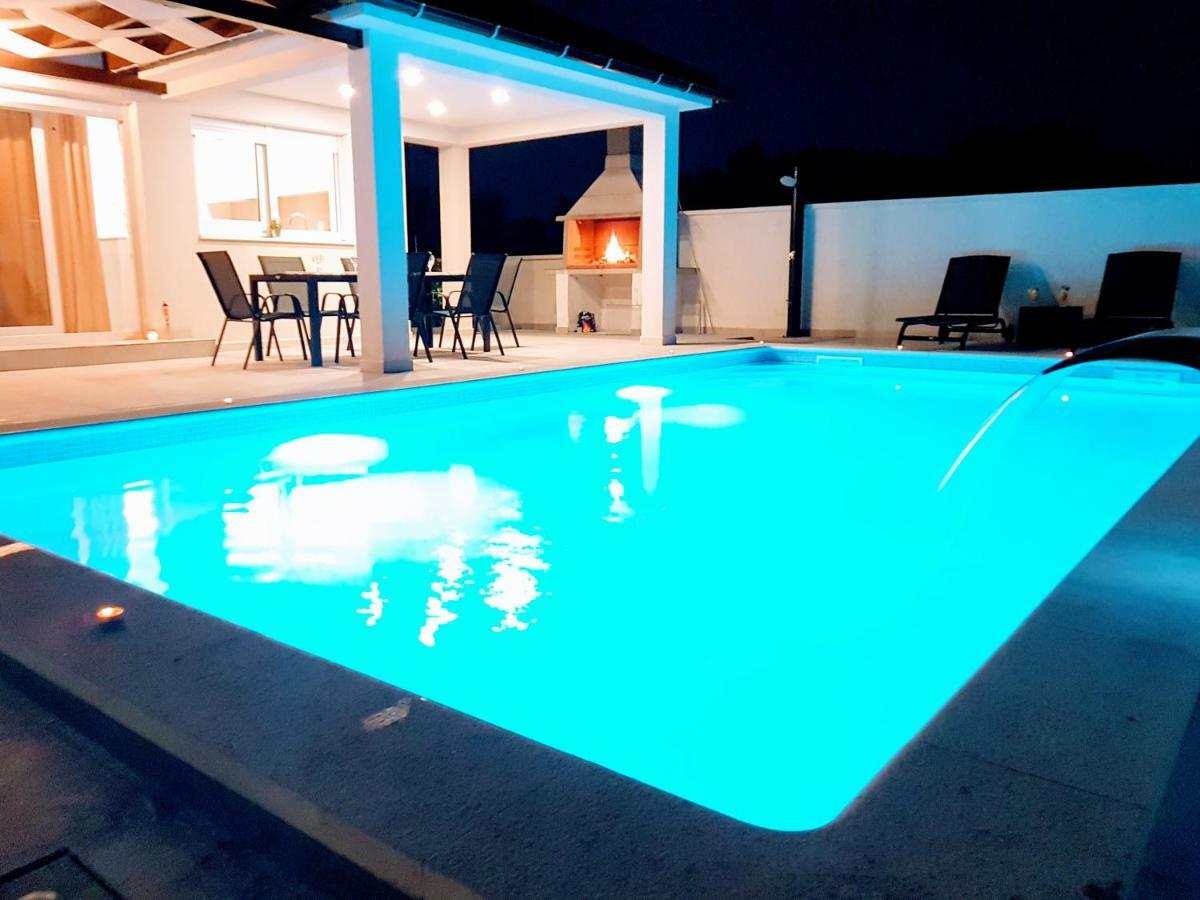 Villas Sabun - Modern House With Heated Pool Privlaka  Esterno foto