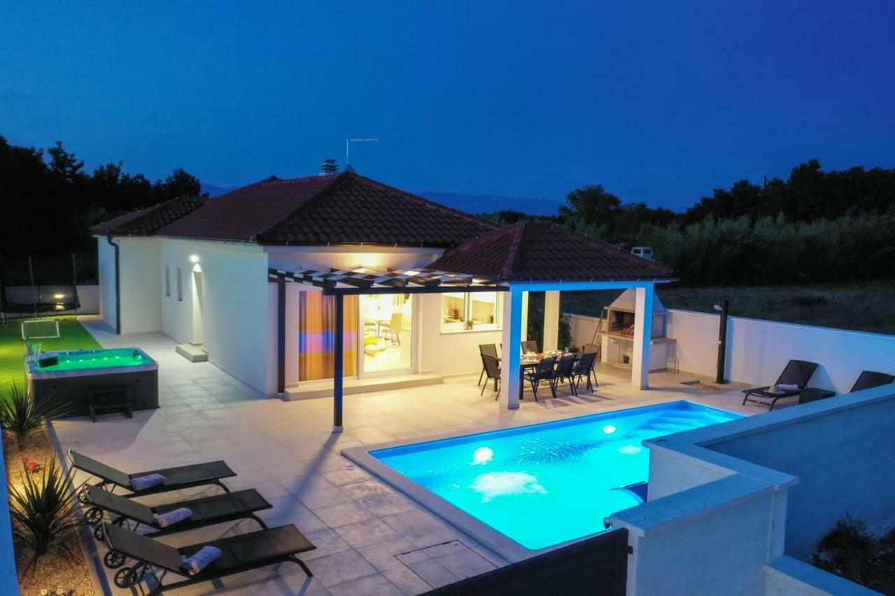 Villas Sabun - Modern House With Heated Pool Privlaka  Esterno foto