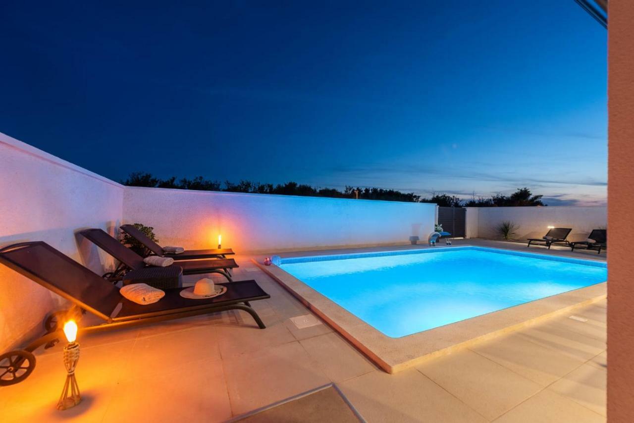 Villas Sabun - Modern House With Heated Pool Privlaka  Esterno foto