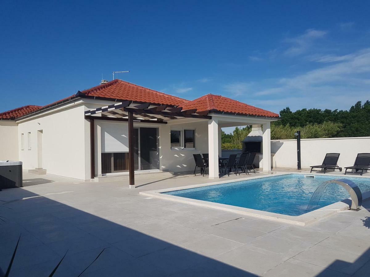 Villas Sabun - Modern House With Heated Pool Privlaka  Esterno foto