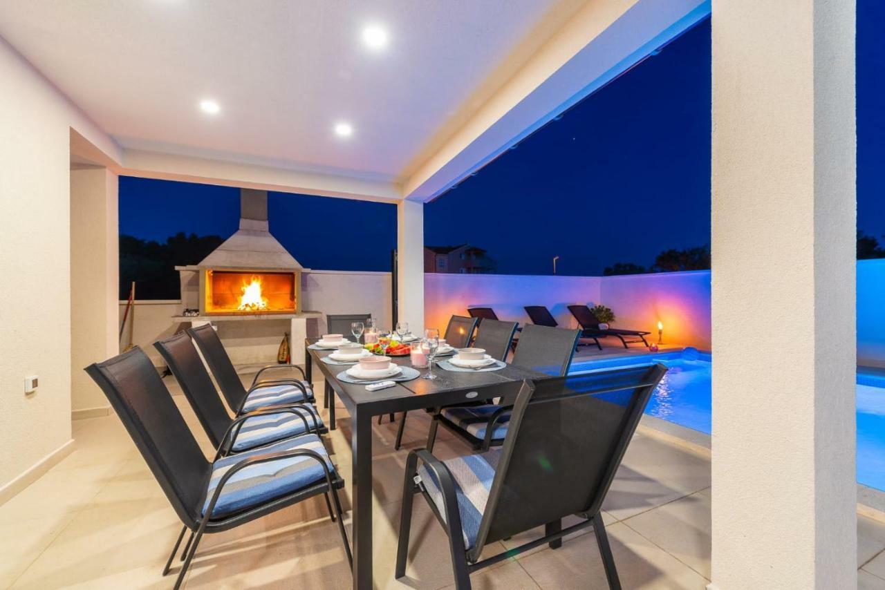 Villas Sabun - Modern House With Heated Pool Privlaka  Esterno foto