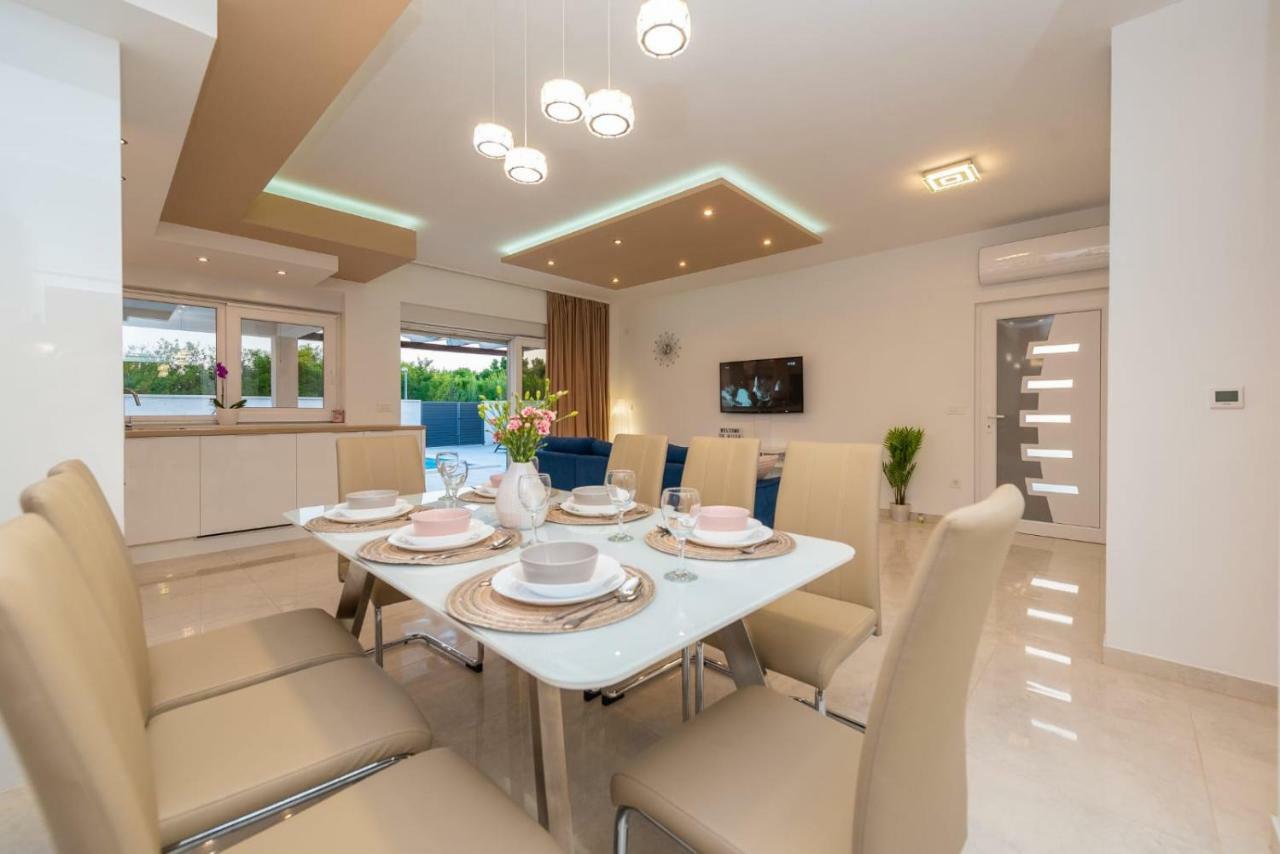 Villas Sabun - Modern House With Heated Pool Privlaka  Esterno foto